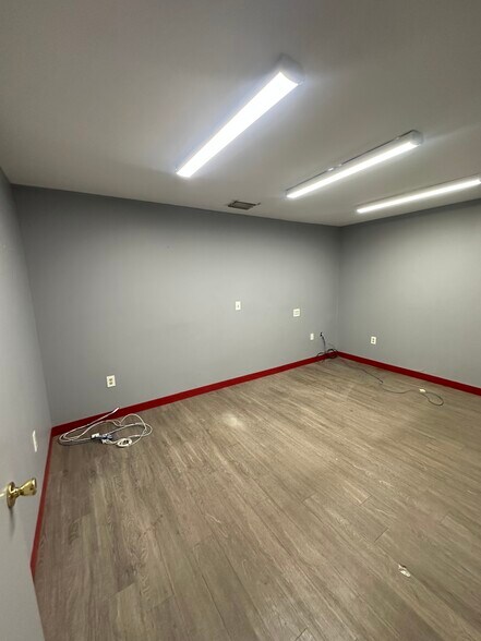 More Photos Of 1125 9th Ave E, Bradenton Warehouse For Sale
