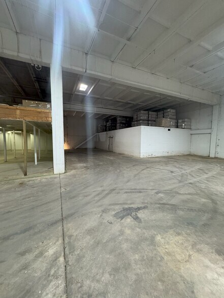 More Photos Of E Harper St, Poplar Bluff Warehouse For Lease