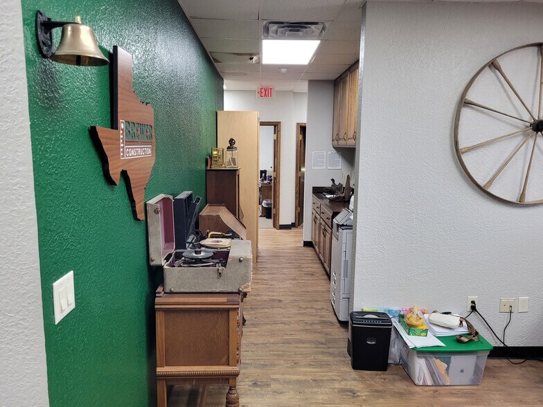 More Photos Of 589 Stonegate Dr, Katy Service For Sale