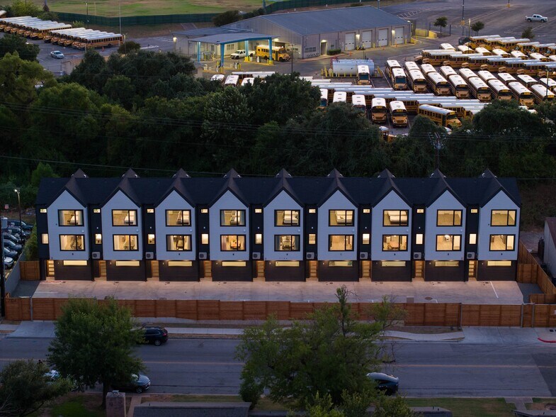 More Photos Of 7104 Creekside Dr, Austin Apartments For Sale