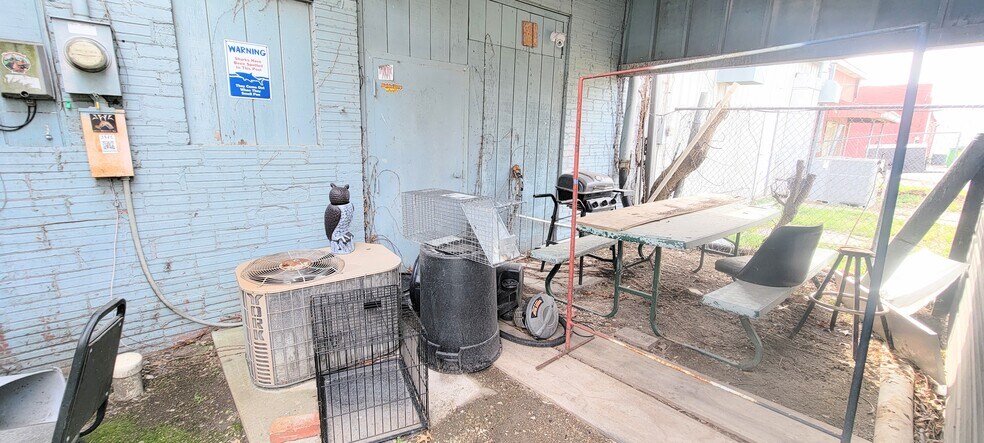 More Photos Of 118 E Jackson Ave, Iola General Retail For Sale