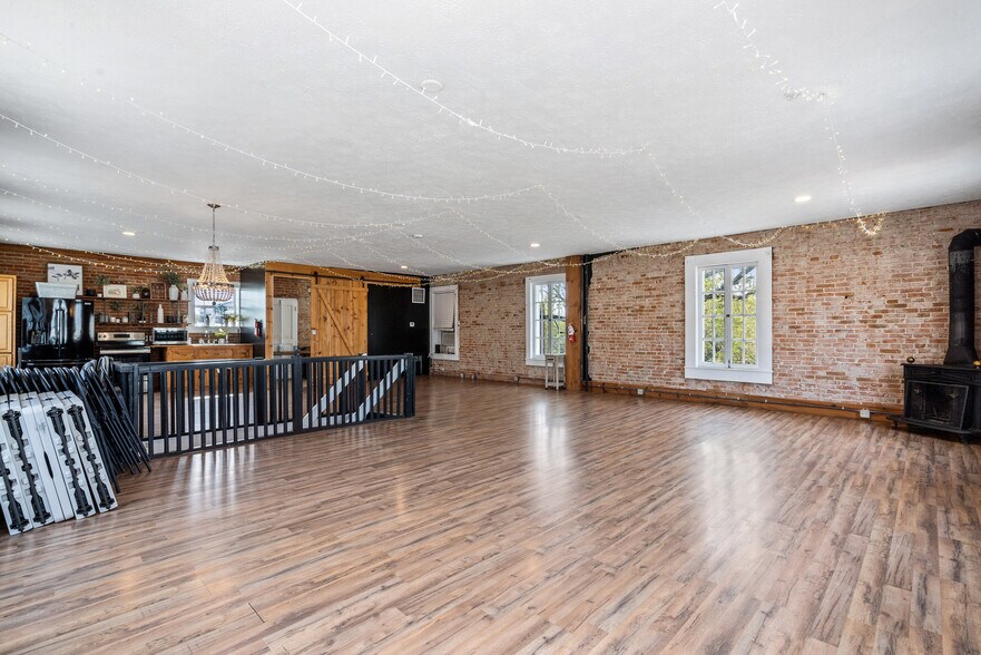 More Photos Of 7-11 E Franklin St, Bellbrook Storefront Retail Office For Lease