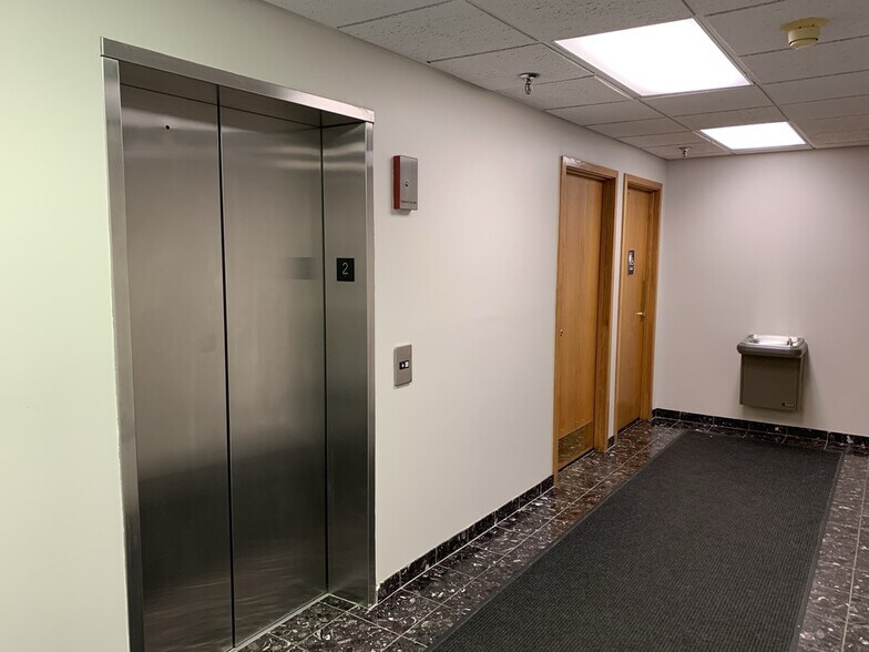 More Photos Of 300 S Saint Louis Blvd, South Bend Office For Lease