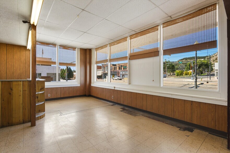 More Photos Of 201 N 2nd St, Raton Auto Repair For Sale