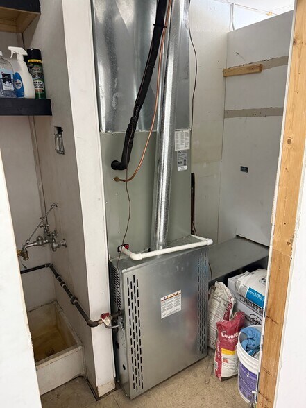 More Photos Of 127 E State St, Batavia Freestanding For Lease