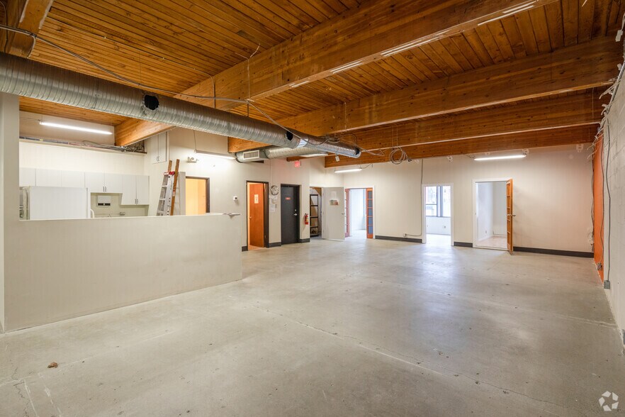 More Photos Of 12 3rd Ave E, Vancouver Warehouse For Lease