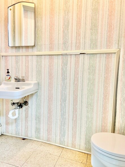 More Photos Of 5904 Harford Rd, Baltimore Office Residential For Sale