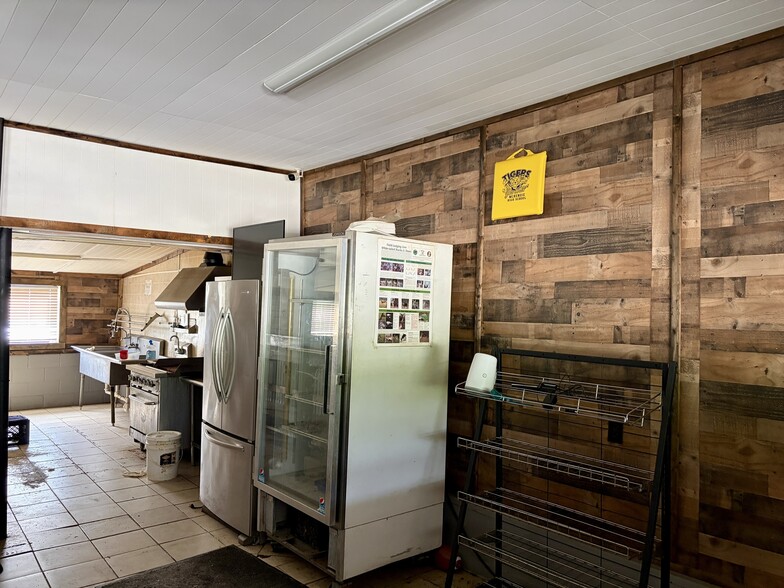 More Photos Of 285 N Garland Rd, Mckenzie General Retail For Sale
