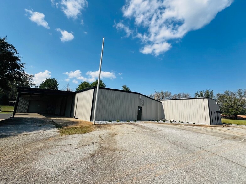 More Photos Of 585 Old Georgia Rd, Moore Warehouse For Lease