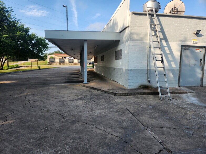 More Photos Of 904 Buchanan Dr, Burnet Fast Food For Lease