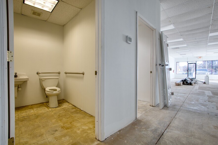 More Photos Of 860 Heckle Blvd, Rock Hill Unknown For Lease