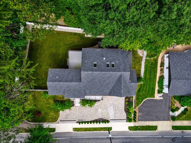 More Photos Of 678 Dedham St, Newton Specialty For Sale