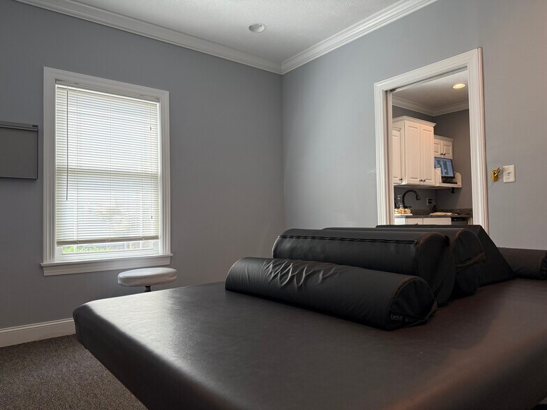 More Photos Of 6000 Coombs Farm Dr, Morgantown Office For Lease