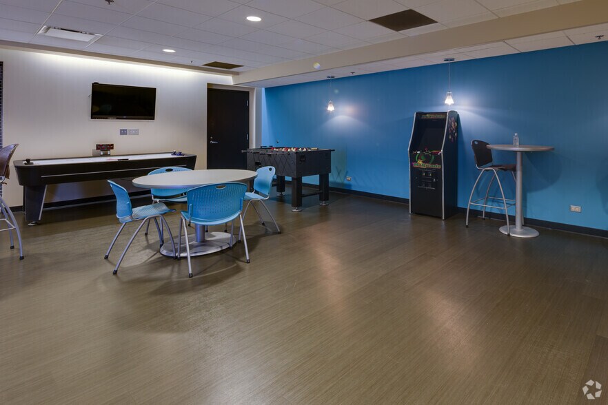 More Photos Of 1900 E Golf Rd, Schaumburg Office For Lease