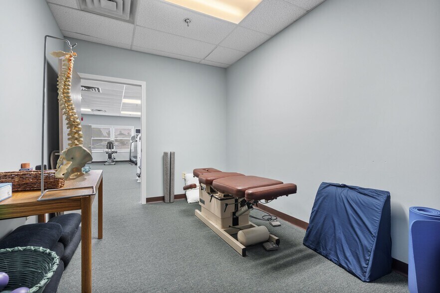 More Photos Of 29 Lafayette Rd, North Hampton Storefront Retail Office For Lease