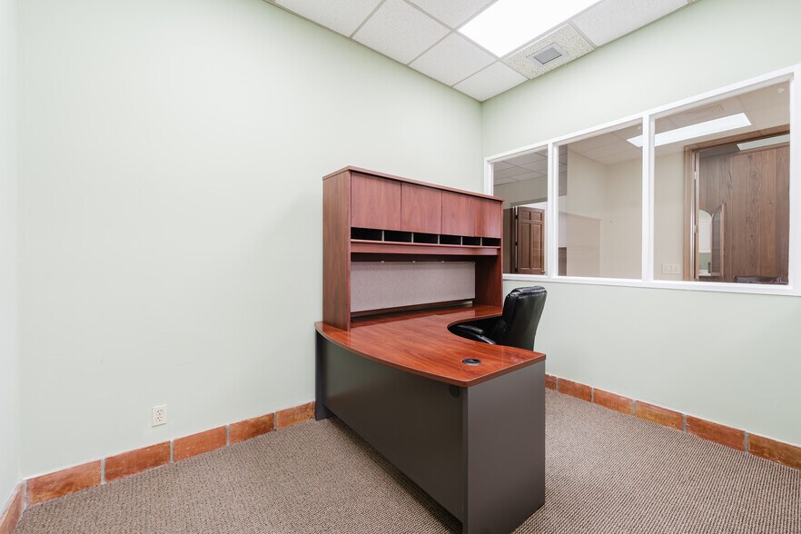 More Photos Of 2120 N Dixie Hwy, Boca Raton Unknown For Lease