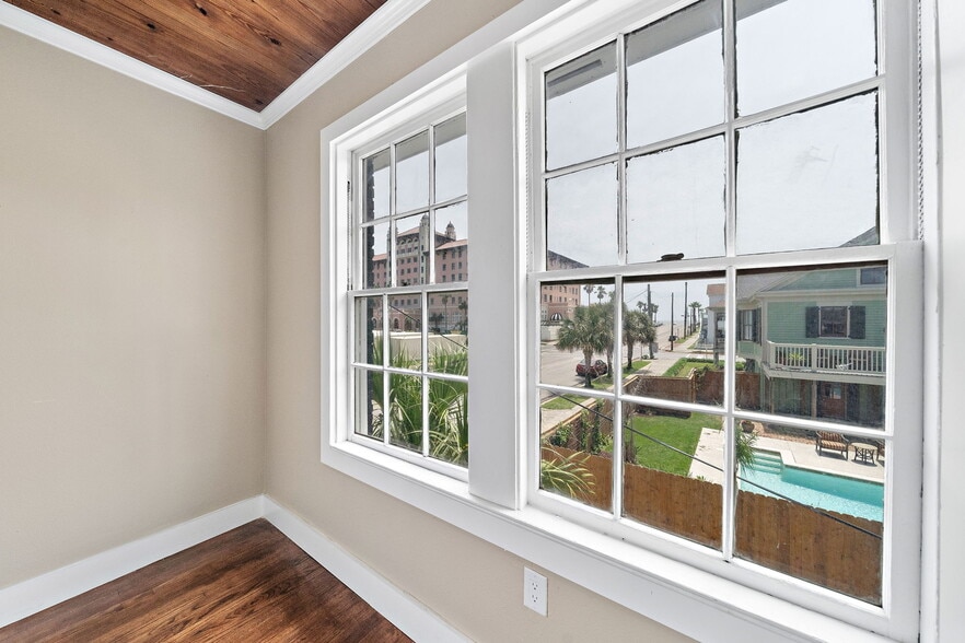 More Photos Of 1811 21st St, Galveston Apartments For Sale