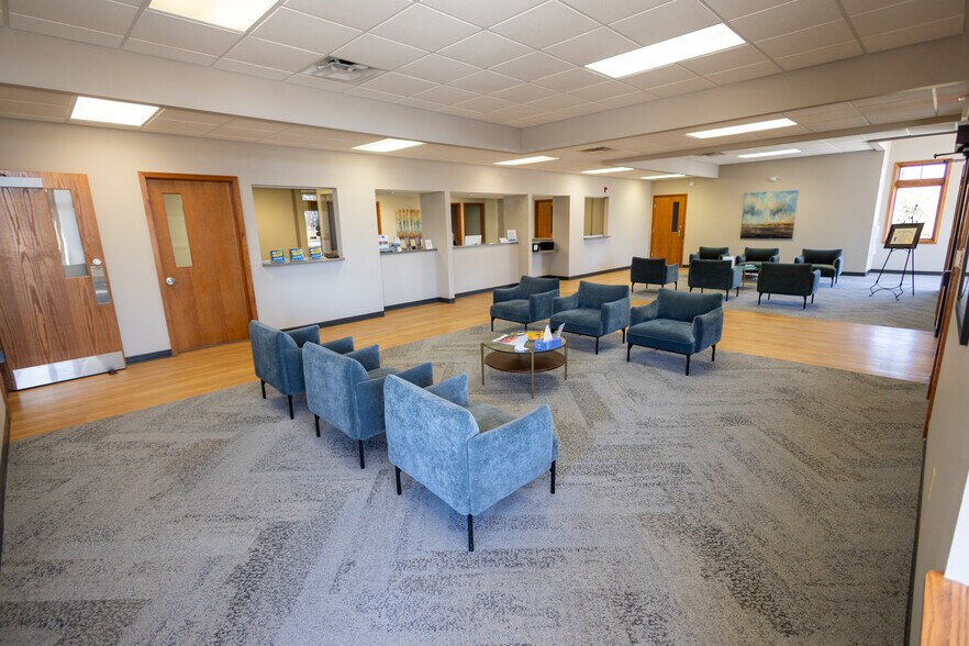 More Photos Of 1110 Oak Ridge Dr, Eau Claire Medical For Lease