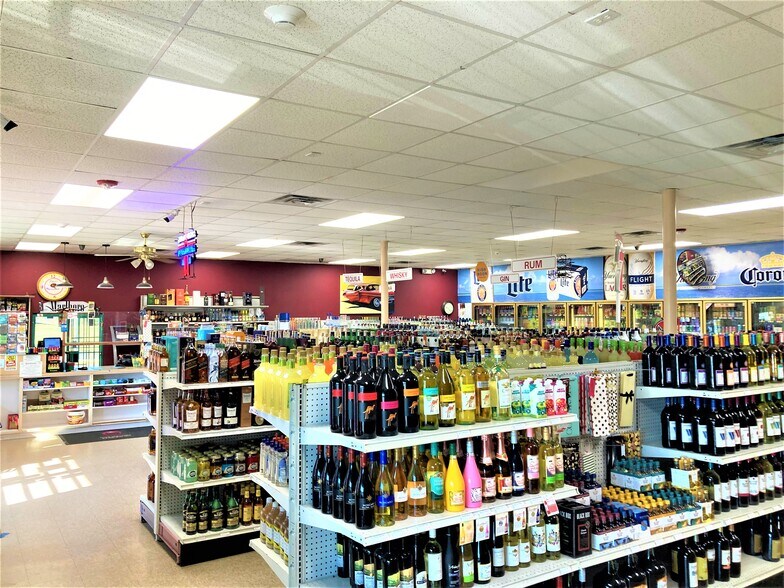 More Photos Of 630 S Lake Dallas Dr, Lake Dallas General Retail For Sale