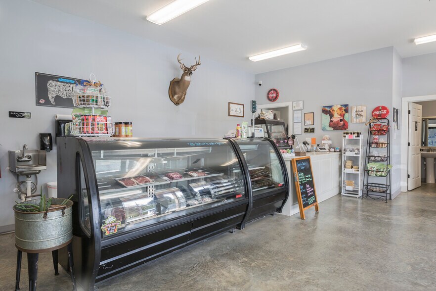 More Photos Of 147 US-80 Hwy, Calhoun General Retail For Sale
