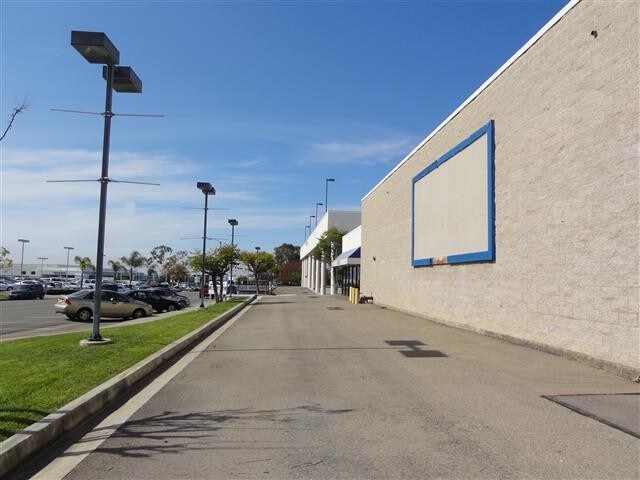 More Photos Of 11 Auto Center Dr, Irvine Auto Dealership For Sale