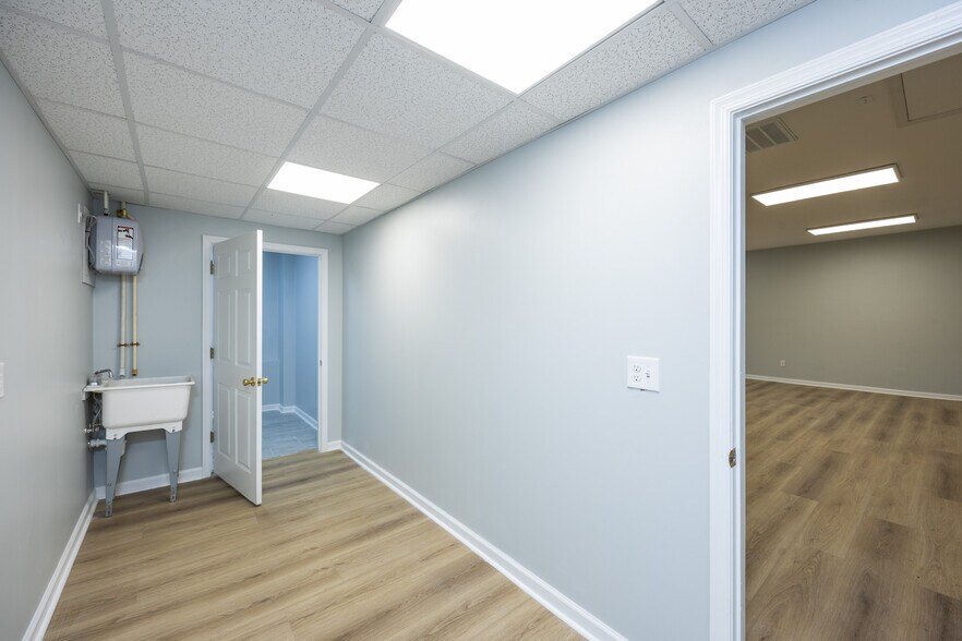 More Photos Of 320 Tilton Rd, Northfield Warehouse For Lease