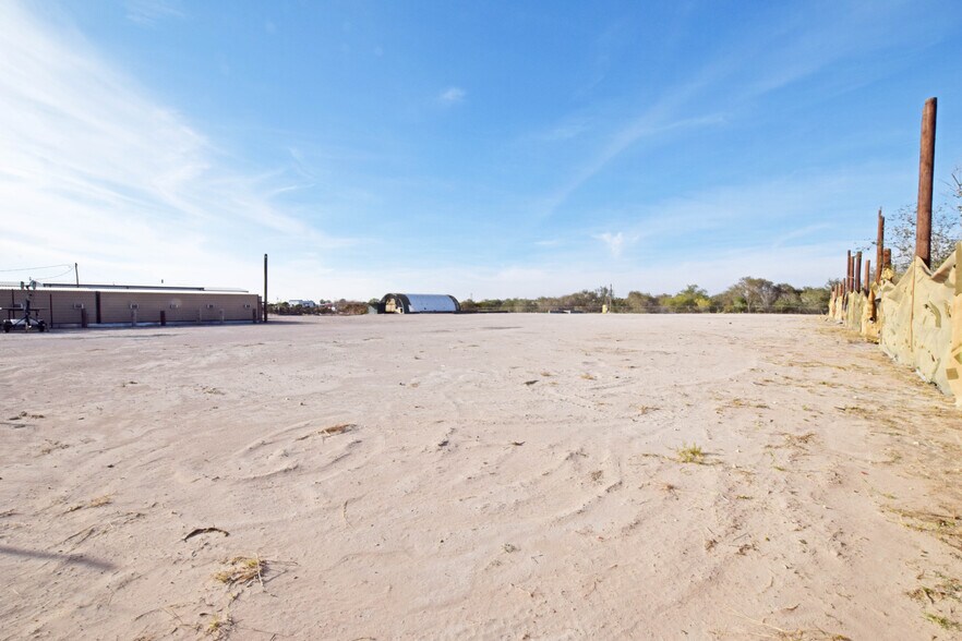 More Photos Of 305 E 57th St, Odessa Warehouse For Sale