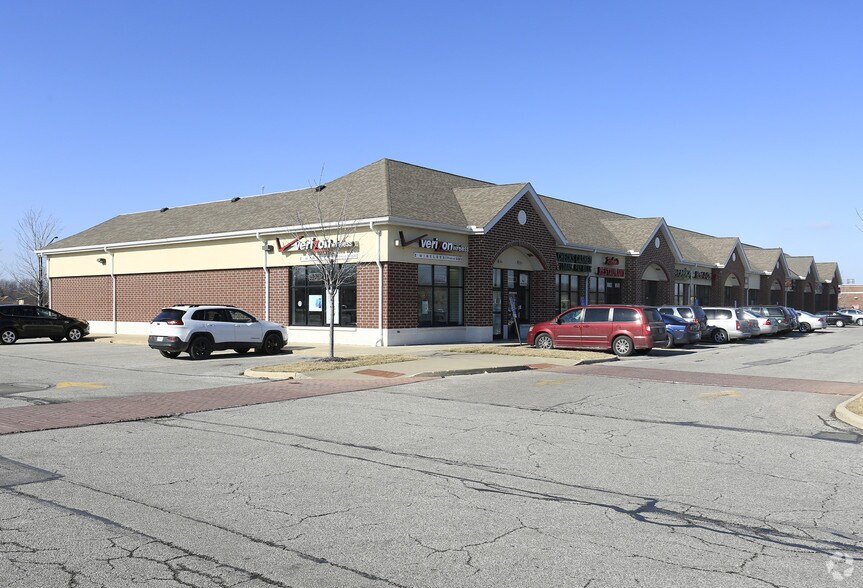 More Photos Of 300-366 Chestnut Commons Dr, Elyria General Retail For Lease