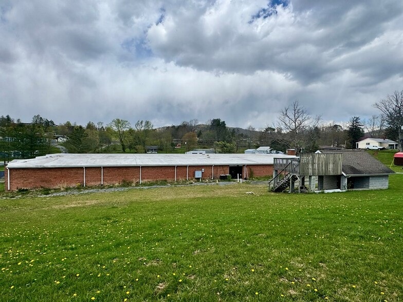 More Photos Of 868 State Route 3 and 12, Hinton Flex For Sale