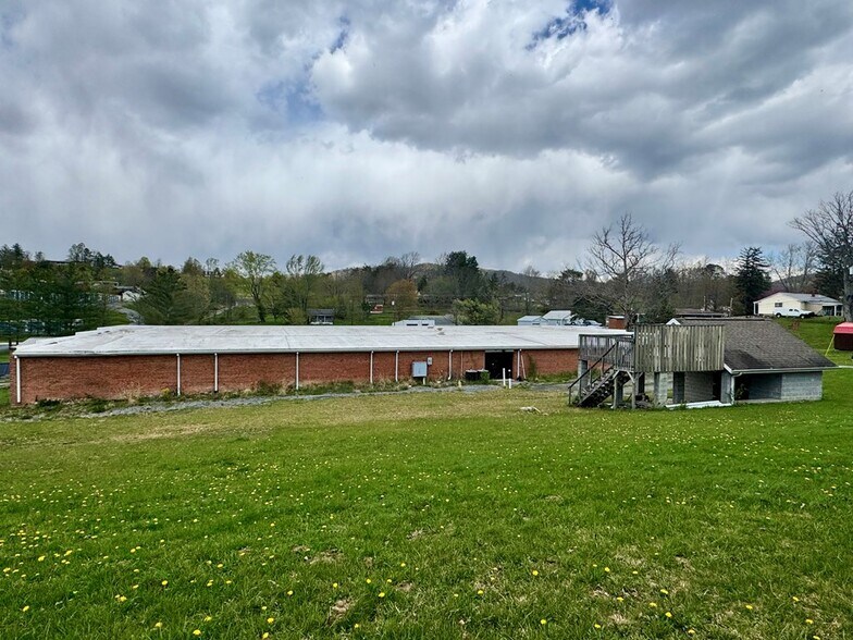 More Photos Of 868 State Route 3 and 12, Hinton Flex For Sale