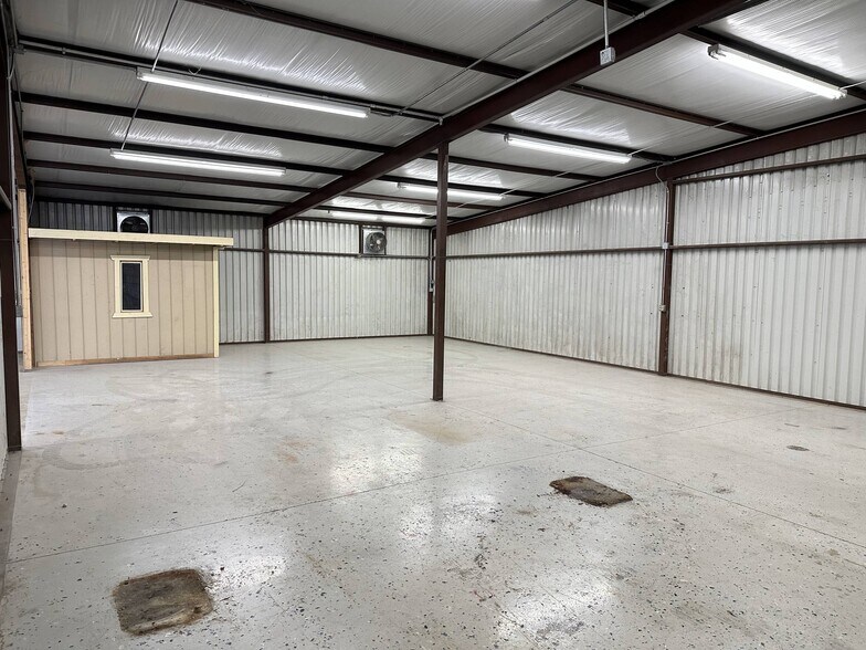 More Photos Of 18975 Marbach Ln, San Antonio Unknown For Lease