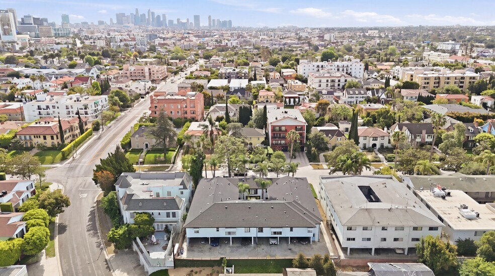 More Photos Of 817 S Windsor Blvd, Los Angeles Apartments For Sale