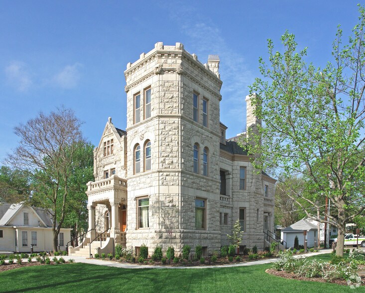 Primary Photo Of 1307 Massachusetts St, Lawrence Office For Lease