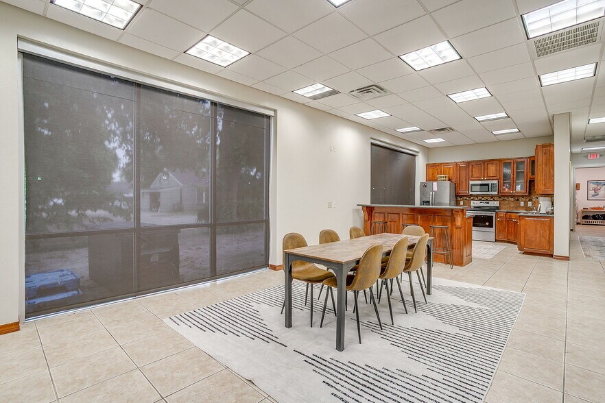 More Photos Of 914 N Sylvania Ave, Fort Worth Medical For Lease