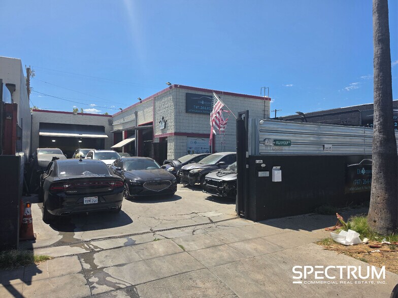 Primary Photo Of 14748 Calvert St, Van Nuys Service For Lease