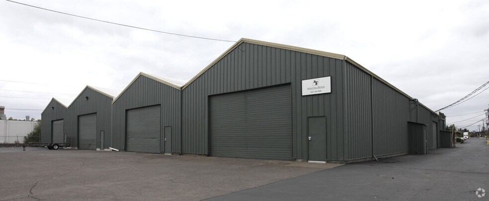 More Photos Of 12700 SW Hall Blvd, Tigard Warehouse For Lease