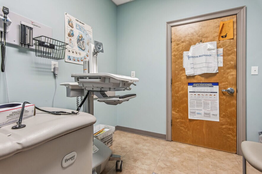 More Photos Of 4275 Western Blvd, Jacksonville Medical For Sale