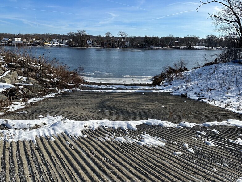 More Photos Of 5 Broadway, Albany Marina For Sale