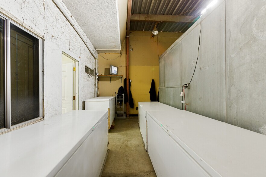 More Photos Of 83778 Avenue 45, Indio Distribution For Sale