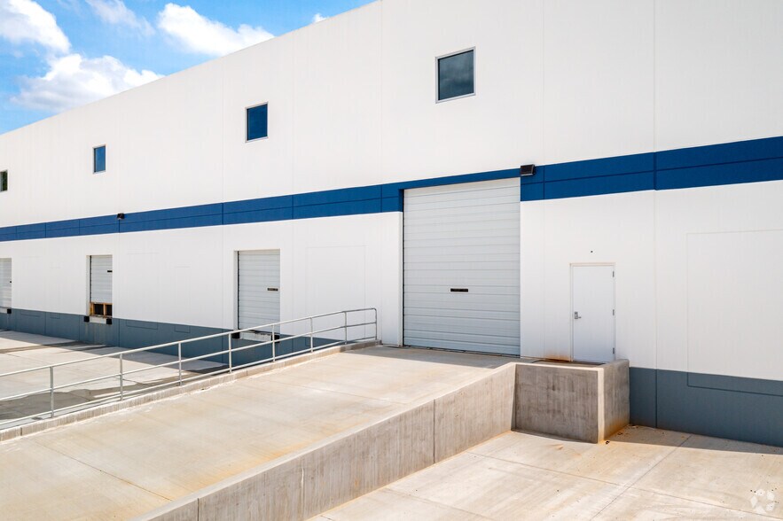 More Photos Of 1033 Cass White Rd NE, Cartersville Distribution For Lease