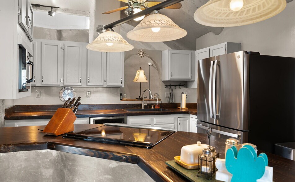 More Photos Of 1935 E Joy Ranch Rd, Phoenix Specialty For Sale