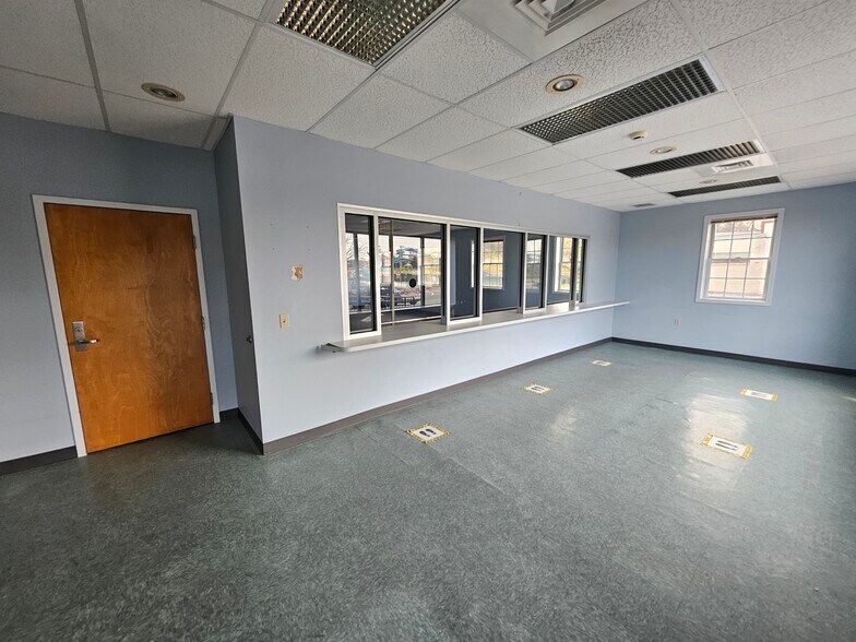 More Photos Of 3404 Hamilton Blvd, Allentown Office For Sale