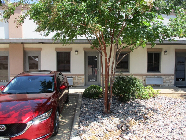 More Photos Of 4303 S Bowen Rd, Arlington Self Storage For Lease