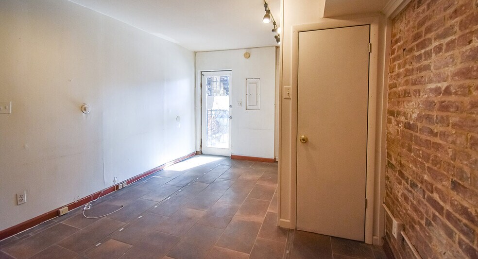 More Photos Of , Washington Office For Sale