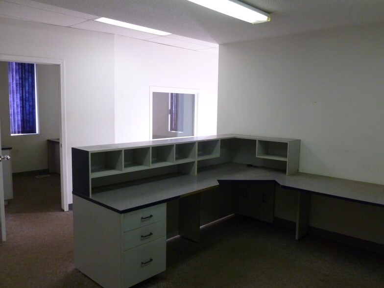 More Photos Of 8319 Chiles Industrial Av, Red Deer Warehouse For Sale