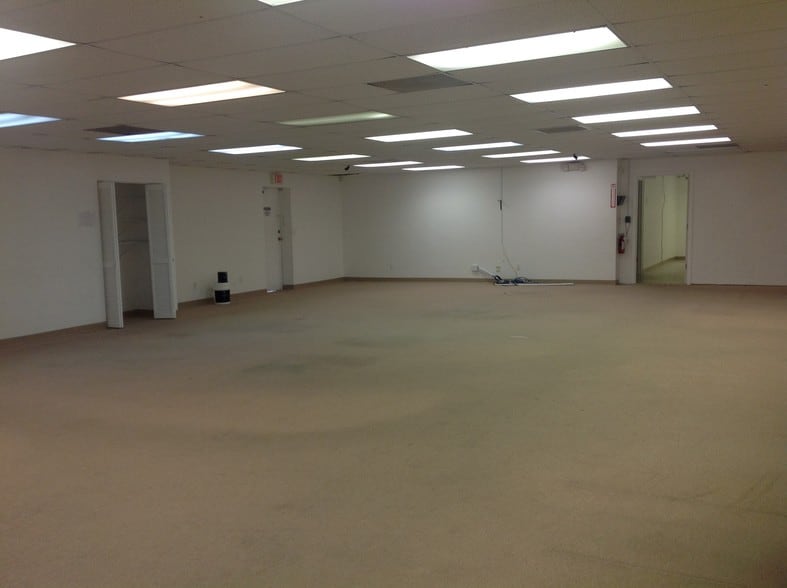 More Photos Of 12660 Metro Pky, Fort Myers Self Storage For Sale