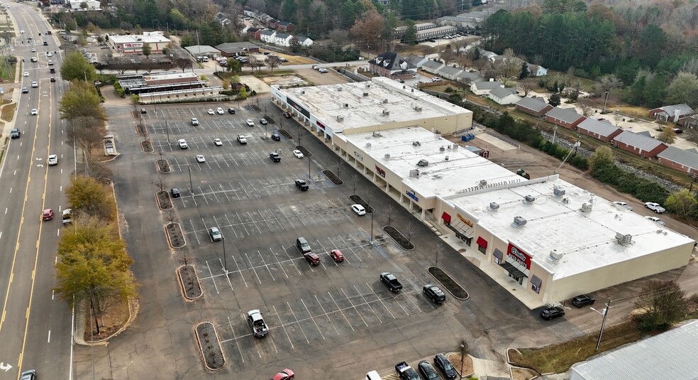 More Photos Of 2128-2150 Jackson Ave W, Oxford Unknown For Lease