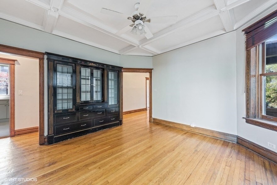 More Photos Of 1228 W Glenlake Ave, Chicago Apartments For Sale