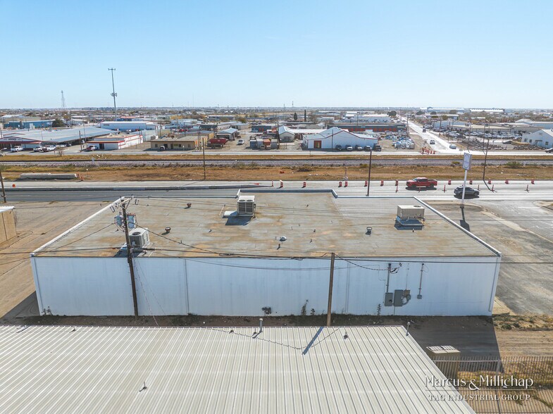 More Photos Of 2308 W Front St, Midland Showroom For Sale