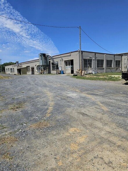 More Photos Of 2610 S Main St, Harrisonburg Warehouse For Lease